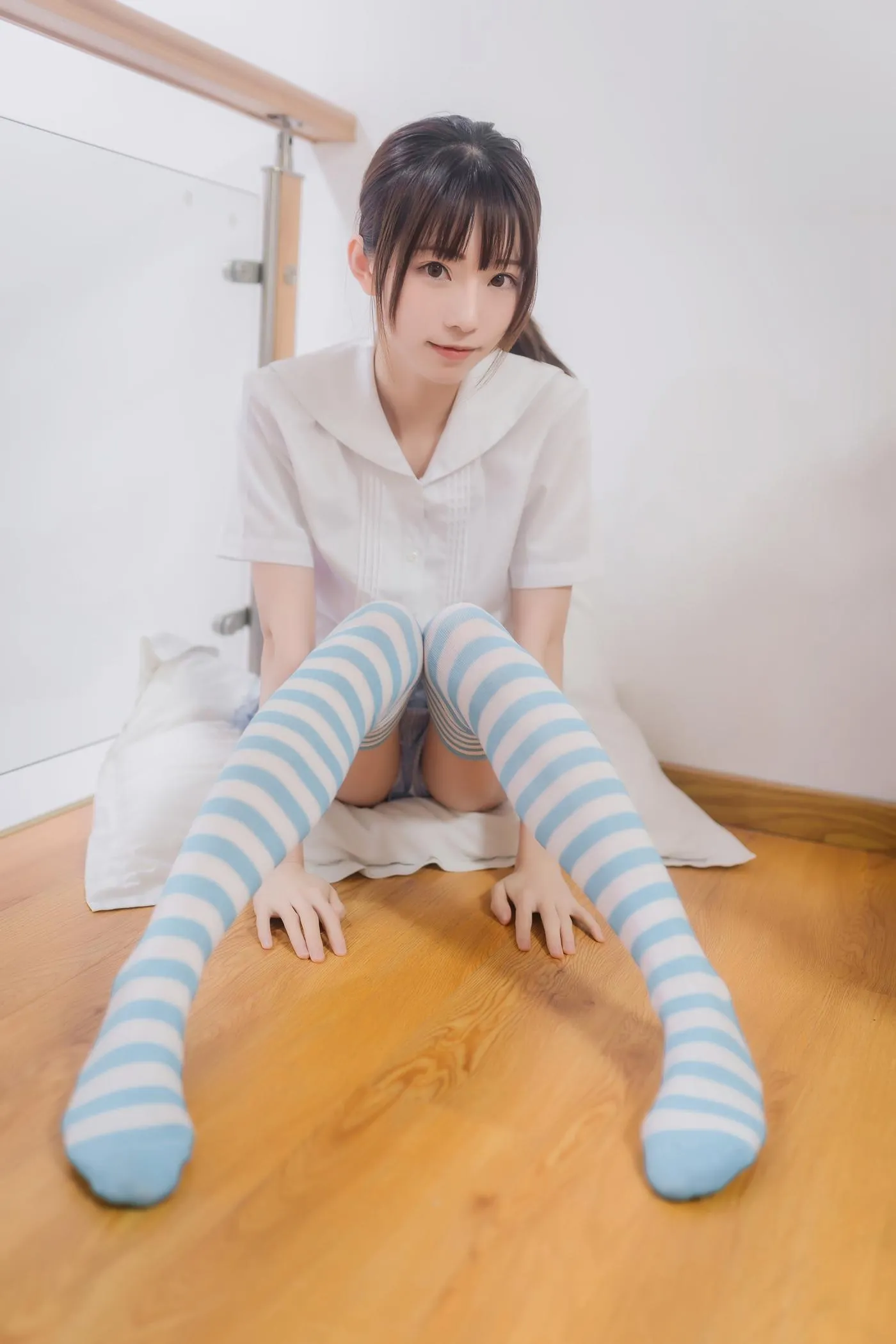 绮太郎_Kitaro – NO.40 蓝白条纹袜 [42P]插图1